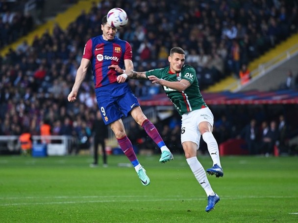 Robert Boy makes a miraculous save! 18 seconds of reversal, Barcelona's stunning comeback!