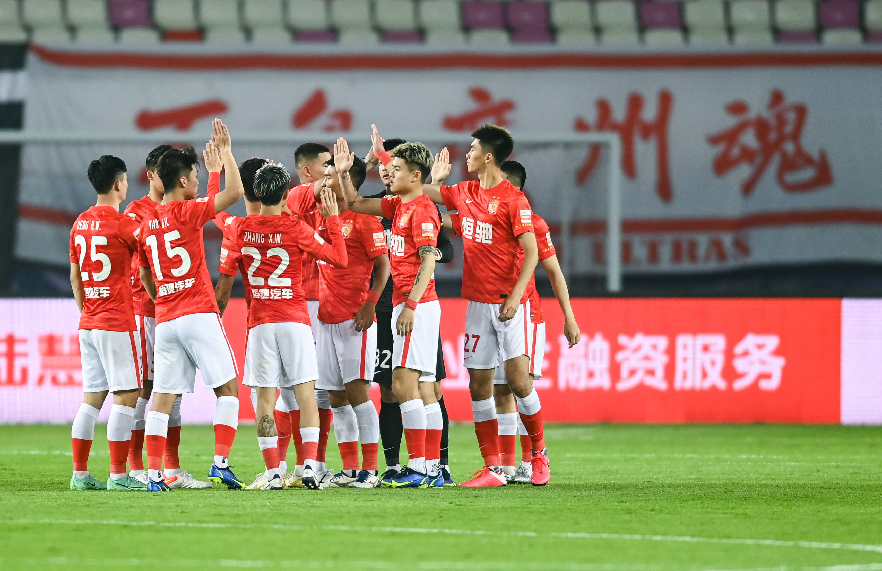 广州老将心酸理解欠薪，回报俱乐部决心坚定！