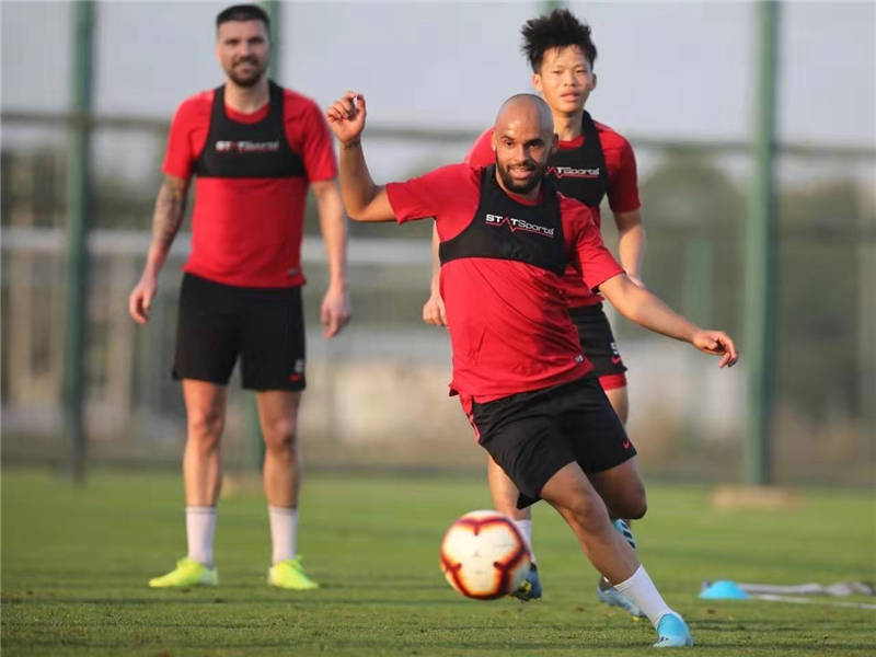 HBFC wieder stürmisch! Paulinho-Verkauf kommt nicht zustande, da die einheimischen Spieler erneut unter Druck geraten