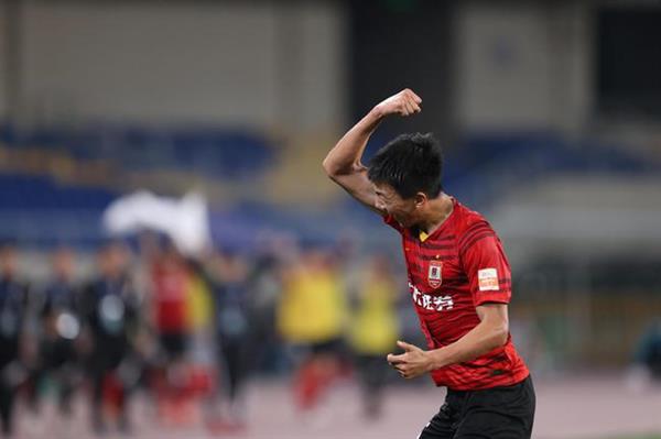王鵬がゴール！屋台がついに均衡を破り、熱戦が火花を散らす！