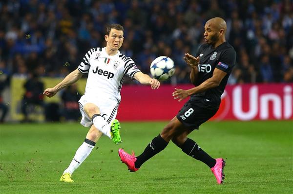 No suspense for Juve against Lazio? Lichtsteiner reveals off-field pressure!