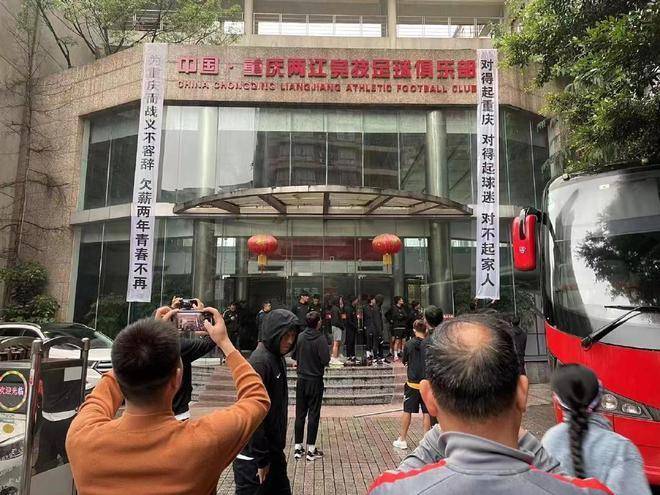 中超球队频解散，中国足球寒冬何时回暖？