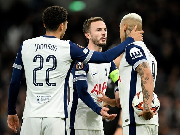 Richard Litchen scores from the penalty spot as Tottenham Hotspur beat Alkmaar!