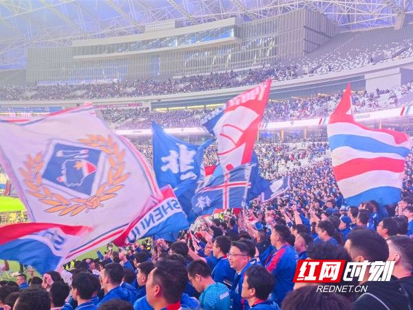 Shenhua gewann das erste Spiel und öffnete die Tür zur chinesischen Super League! Die Fans jubeln: zu aufgeregt, um auf die Bühne zurückzukehren!