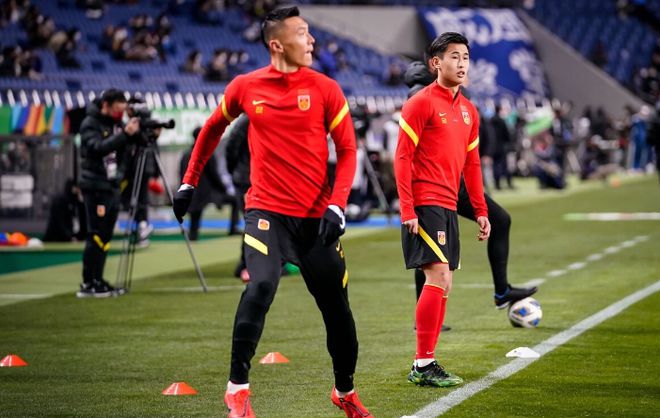 Der Kern der nationalen Fußball-Mittelfeld ertrug den Schmerz, den Sitz zu schneiden, die Asian Games, den Asian Cup, bleiben in den Traum von drei Möglichkeiten!