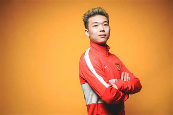 严鼎皓谈广州队新角色：中生代球员责任重大！