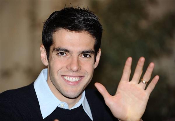 Kaka praises Milan feast! Go Milan as April thriller looms!