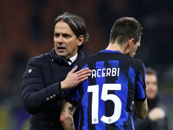 Szmonyi honored as Serie A's best coach, netizens cry out for a raise!