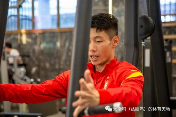 Der aufstrebende Star aus Guangzhou, Tan Kaiyuan, hat während der Nebensaison exklusiven Zugang zu maßgeschneiderten Tipps für die Körperertüchtigung!