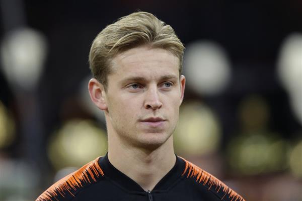 Bayern not chasing Barcelona midfield star De Jong this summer