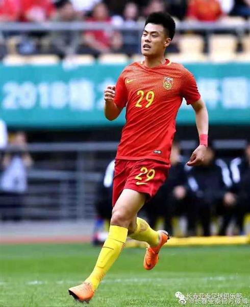 タン・ロン、ドバイでのトップ40入りに向け、サッカー代表チームに火をつける！
