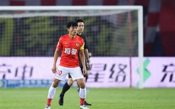 Wie lange noch kann Zhengs Fußballkarriere mit einem beeindruckenden Assist bei seinem Debüt weiter aufblühen?