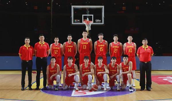 Men's basketball woes draw heat as fans turn to focus on Wu Lei's soccer style!