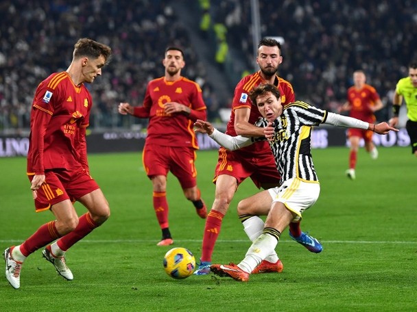 Zuccotti thrashed Roma to close in on top of the table just two points off Inter!