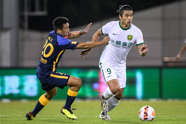 Guoan narrowly defeated Guangzhou on the road, and Stanley was not happy and straight after the game!