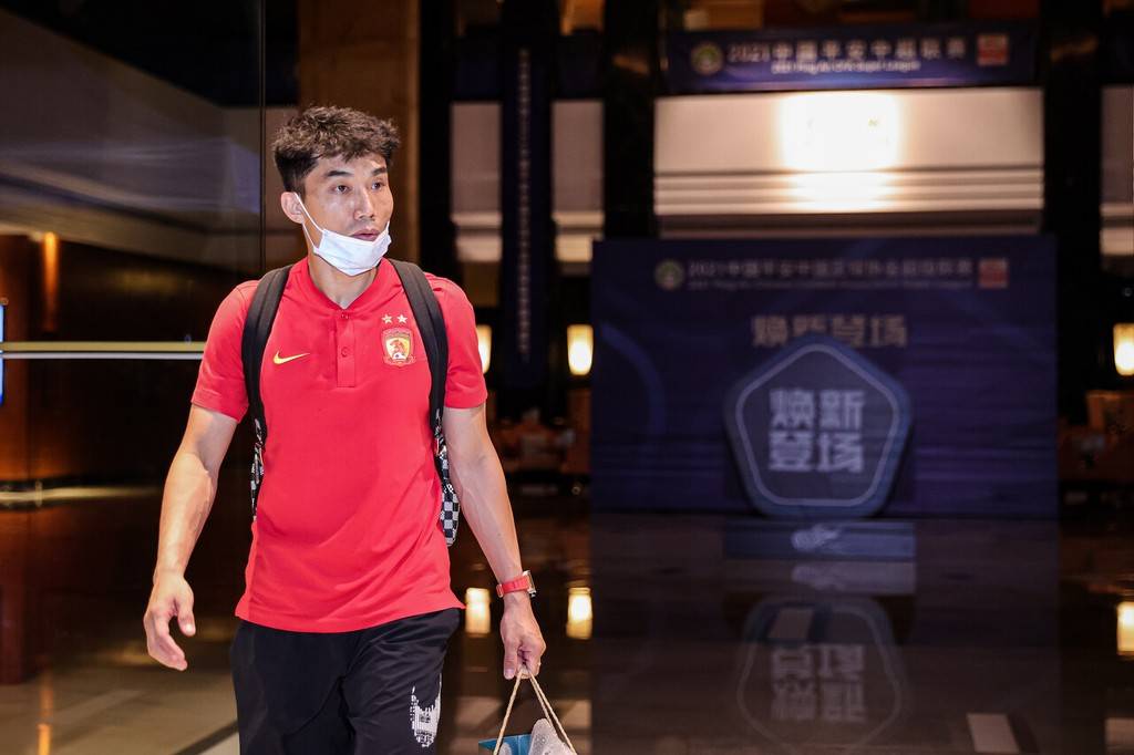 Zheng Zhi prepares for coaching clinic, fears missing remaining matches in first phase of Chinese Super League