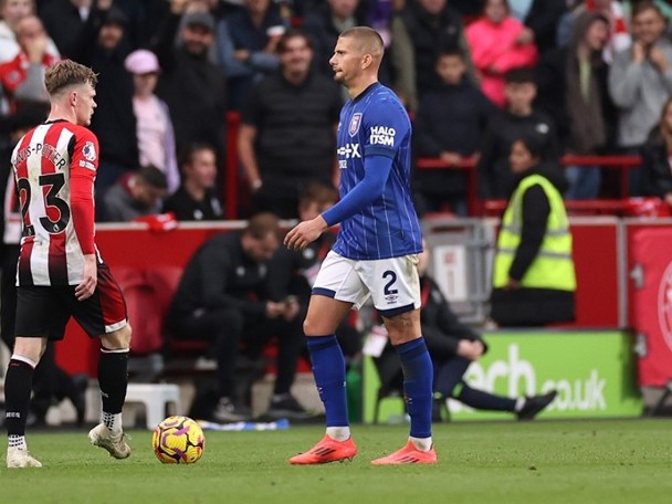 Premier League rookie's first game a shocker as Yeatswich keeper Halichler tastes the bitter end of the stick