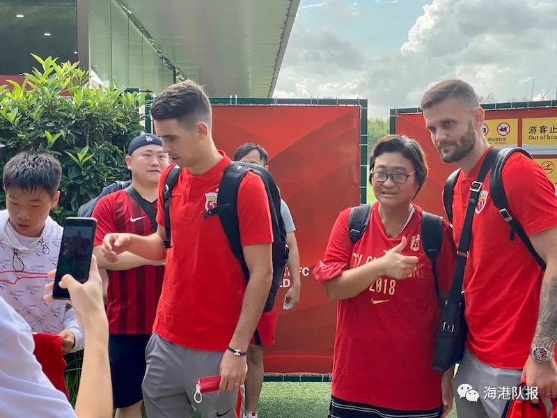 Oscar bereitet sich auf den AFC-Cup vor: Er sticht in Dalian in See und ist gut in Form!
