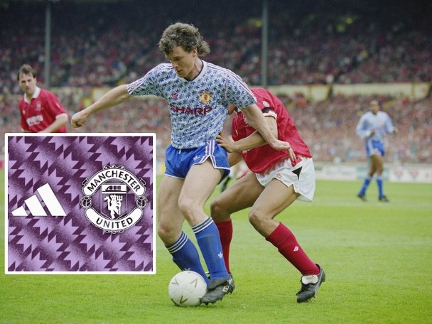 [The heat is on] Manchester United's new lavender jersey makes a stunning debut, and rabid fans are going crazy!