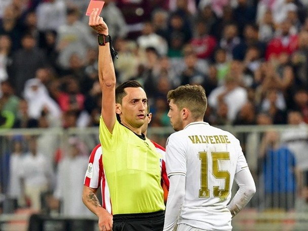 41-year-old Martinez subject to Real Madrid controversy as refereeing pressure takes center stage!