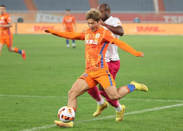 Han Rongze powers past Wang Dalei as Song Long's goal draws heat!