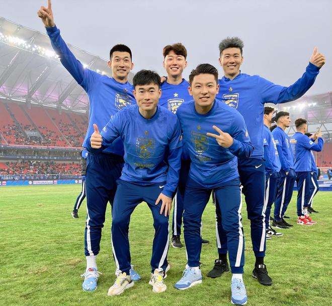 The new king of the Chinese Super League is crowned! 2-0 extravaganza, the red card fiasco under the double loss of Taishan team sad song