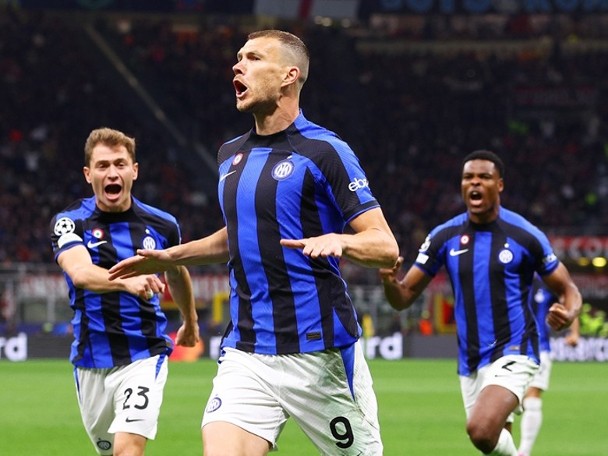 Inter's 3-minute double! 71 year old becomes a papier-mâché legend!