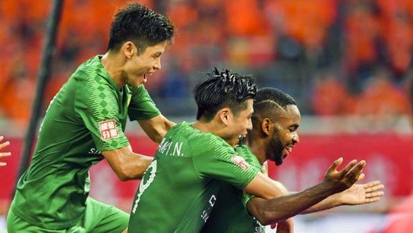 中国スーパーリーグ第2戦、白熱のバトル 香港の剣が頂点へ、国安の勢い！