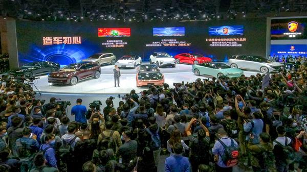 エバーグランデはサッカーの世界でプレーし、自動車部門の資本は道を示す！
