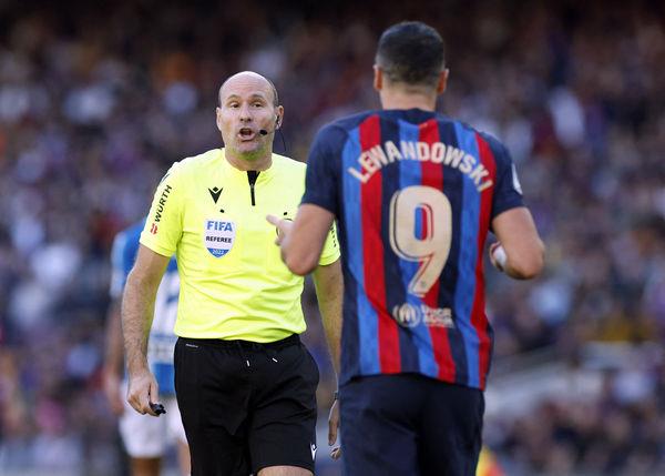 Referee angers Messi to cause another storm! Three red cards in three minutes, record yellow card total