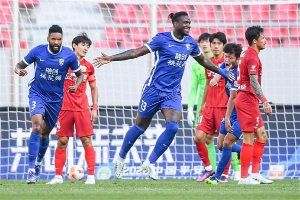 Chinese Super League Dark Horse gegen alle Widrigkeiten! Wuhan Three Town interpretiert die Legende vom Gewinn der Meisterschaft, schwarzer Humor lacht über das Grün!