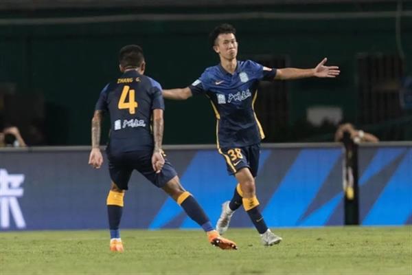 Li Yongjia's first goal in the Chinese Super League is dedicated to his father: a birthday surprise in his soccer dream!
