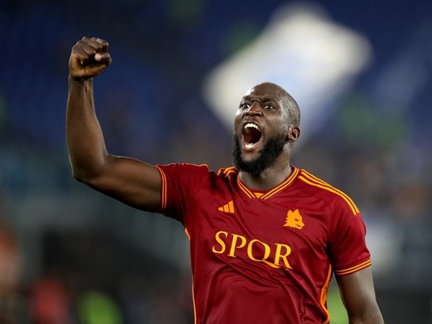 Lucaçu's divine performance helps Roma break the egg tide, Moleno praises: true love is invincible