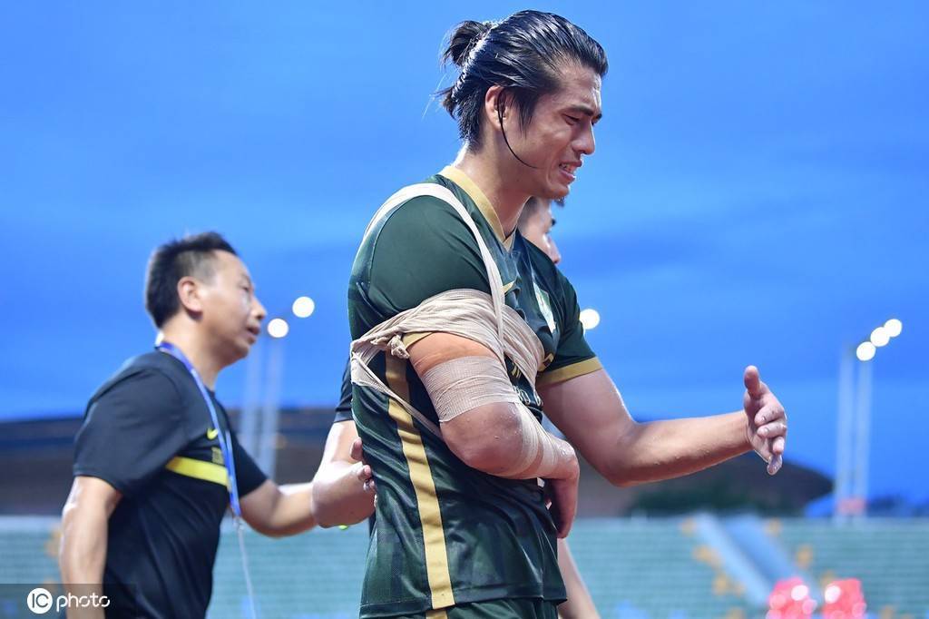 Guoan-Star Zhang Yuning wird wegen einer Schulterverletzung konservativ behandelt und soll Ende des Monats operiert werden, wenn die Verletzung nicht ausheilt!