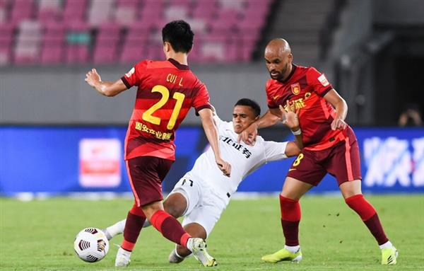 The international players' protection is upgraded in the hot summer of the Chinese Super League! Pan Ximing's serious injury rings alarm bells, Li Tie faces challenges