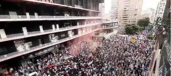 Valencia fans rally and chant for Lin Yongfu's dismissal!