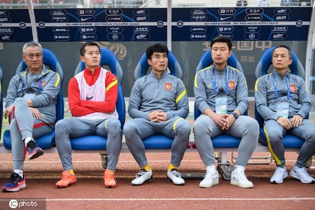 中超烽火再燃：国安申花换帅，沪鄂粤五强激战换血潮！