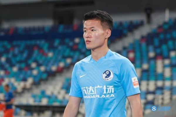 蓝夜梦想：林良铭圆梦大连，激情蓝衫闪耀球场