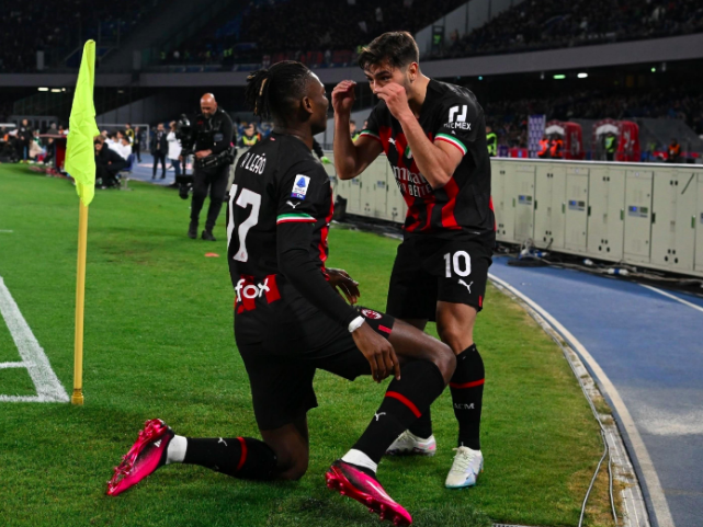 Léo's divine double sees AC Milan sweep Napoli 4-0!