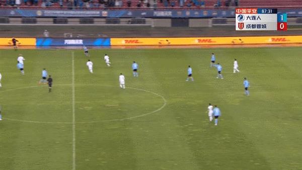 “头槌绝杀+补时绝艳！大连人2-0成都，曼巴添彩中超盛宴”