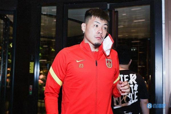 Wang Dalei chased the penalty attracted heated discussion: the stadium blood is valuable, violent behavior must be investigated
